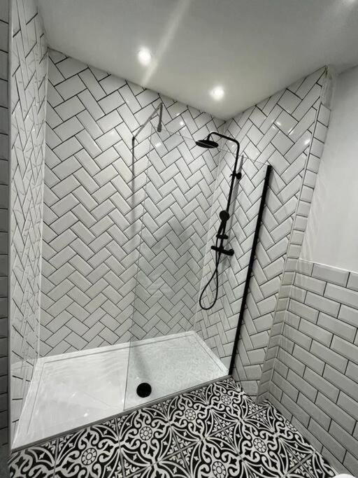 Stunning 1 Bed Apt In West End กลาสโกว์ ภายนอก รูปภาพ